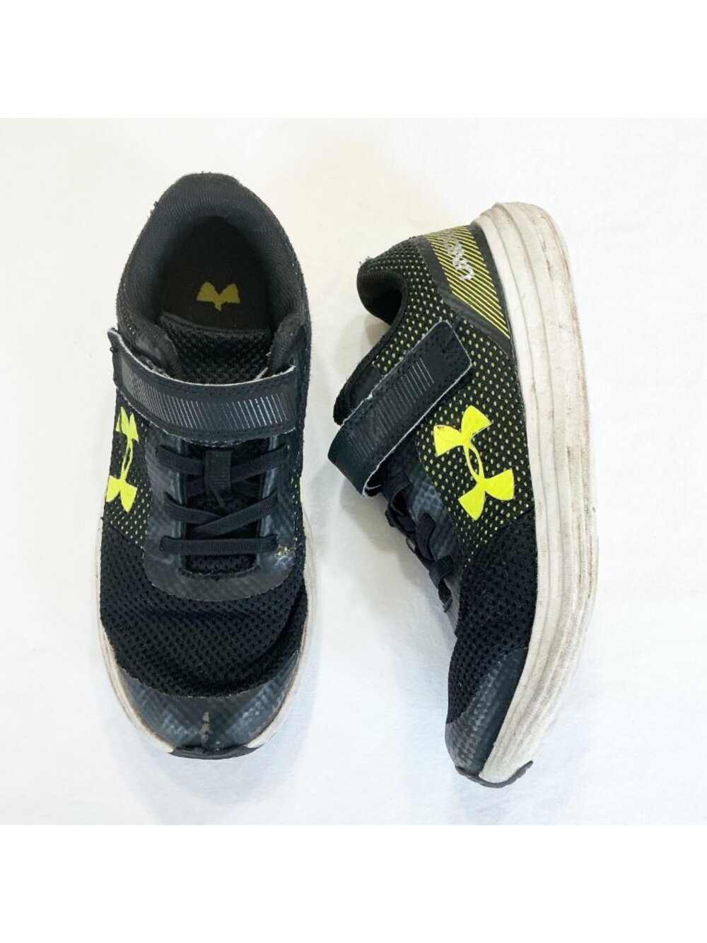 Under Armour Surge 2 Kids Black & Neon Yellow Athletic Sneakers Size 2Y